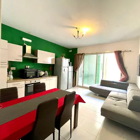 Room 5- Private Room With Ac Wifi And A Shared Bathroom Πανσιόν Σλιέμα