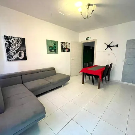 Room 5- Private Room With Ac Wifi And A Shared Bathroom Σλιέμα