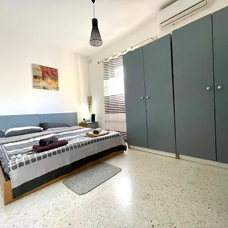 Room 5- Private Room With Ac Wifi And A Shared Bathroom *