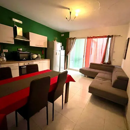 Room 5- Private Room With Ac Wifi And A Shared Bathroom *