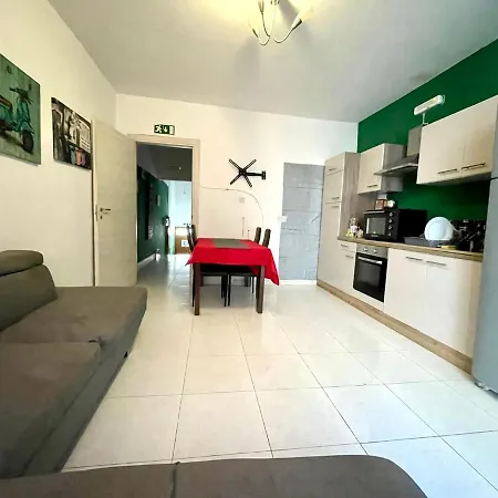 Room 5- Private Room With Ac Wifi And A Shared Bathroom